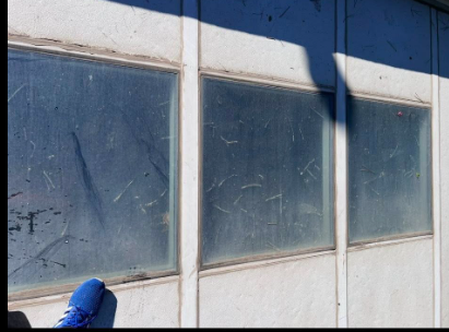 Dirty windows before cleaning